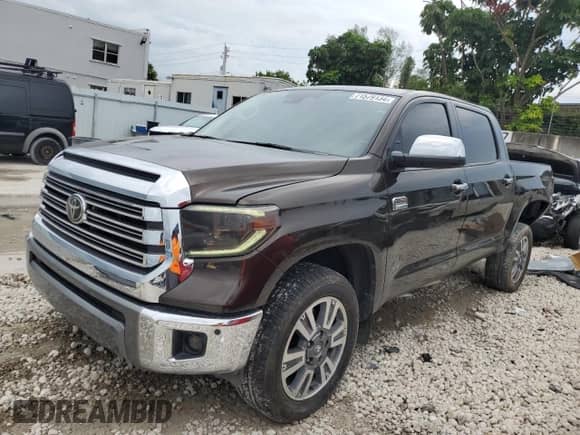 2020 Toyota Tundra Platinum с VIN 5TFGY5F19LX263409, выставлен на аукционе Copart как лот 71579134 с пробегом 83 744 миль миль и На запчасти • Non repairable. История ставок и продаж доступна на DreamBid. Изображение 1.