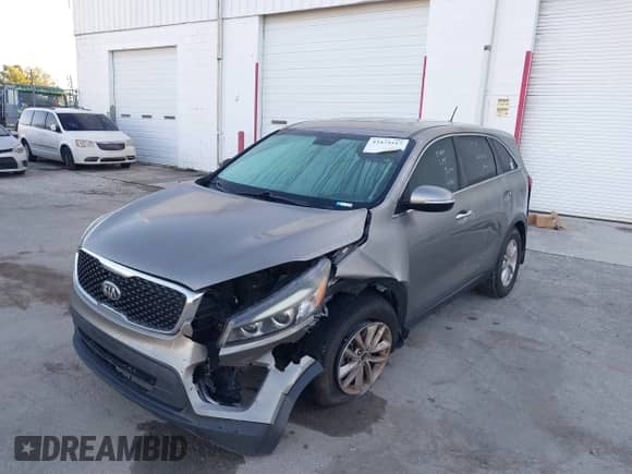2016 Kia Sorento LX z VIN 5XYPG4A38GG185459, wystawiony jako IAAI lot #43474517 z przebiegiem 86 697 mil mil oraz . Historia ofert i sprzedaży dostępna na DreamBid. Obrazek 2.