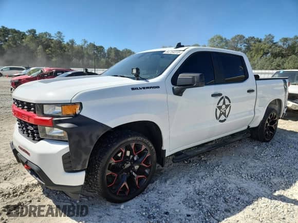 2020 Chevrolet Silverado 1500 Custom z VIN 1GCPWBEH0LZ251625, wystawiony jako Copart lot #84759315 z przebiegiem 196 080 mil mil oraz Czysty tytuł • Clean title. Historia ofert i sprzedaży dostępna na DreamBid. Obrazek 1.