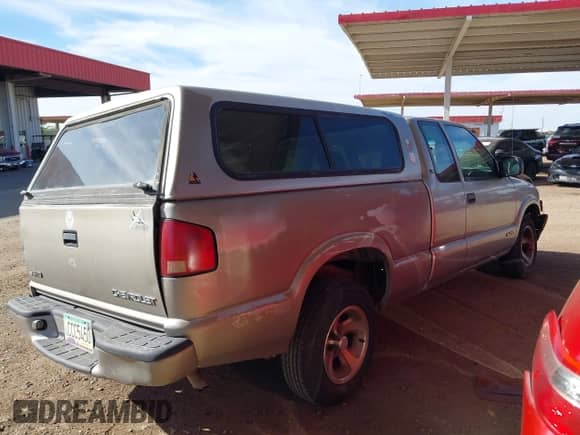 2000 Chevrolet S-10 LS с VIN 1GCCS19W3Y8242184, выставлен на аукционе IAAI как лот 42087685 с пробегом 125 188 миль миль и . История ставок и продаж доступна на DreamBid. Изображение 4.