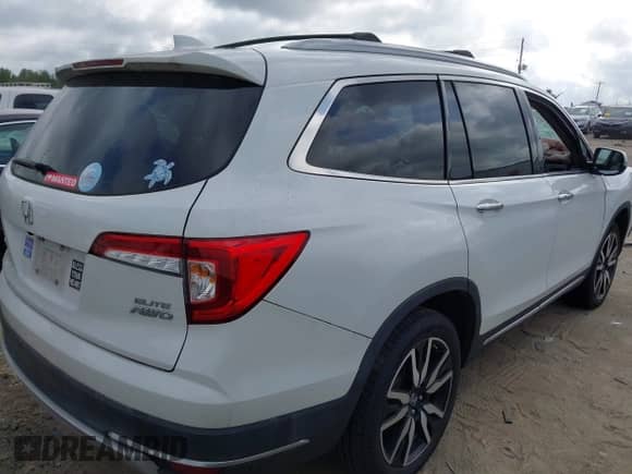 2021 Honda Pilot Elite with VIN 5FNYF6H04MB079091, listed as a IAAI auction lot 42739979 with 62,723 mi miles and . Bid and sale history available at DreamBid. Image 4.