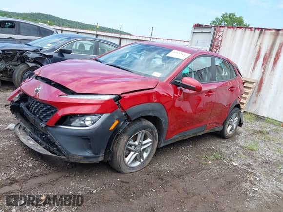 2022 Hyundai Kona SE с VIN KM8K22AB0NU881177, выставлен на аукционе IAAI как лот 42632442 с пробегом 53 345 миль миль и . История ставок и продаж доступна на DreamBid. Изображение 2.