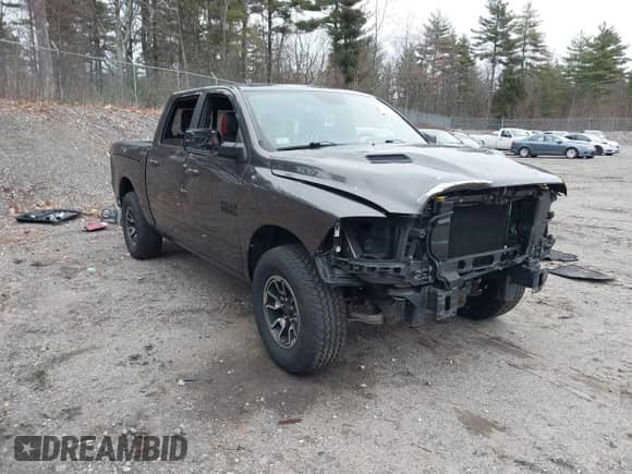 2018 Ram 1500 Rebel z VIN 1C6RR7YT2JS134820, wystawiony jako IAAI lot #40931182 z przebiegiem 56 427 mil mil oraz . Historia ofert i sprzedaży dostępna na DreamBid. Obrazek 1.