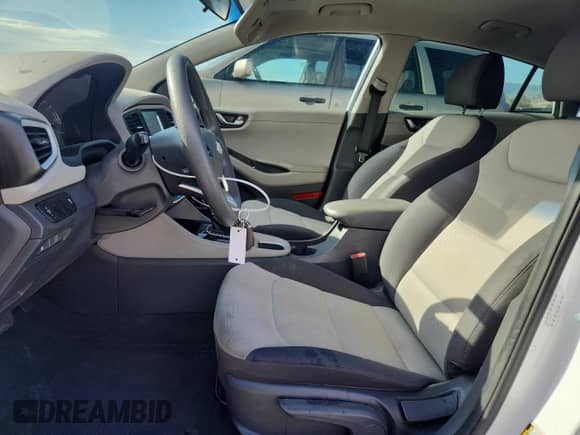 2017 Hyundai Ioniq Blue с VIN KMHC65LCXHU034512, выставлен на аукционе Copart как лот 69802845 с пробегом 170 227 миль миль и Списание • Salvage title. История ставок и продаж доступна на DreamBid. Изображение 7.