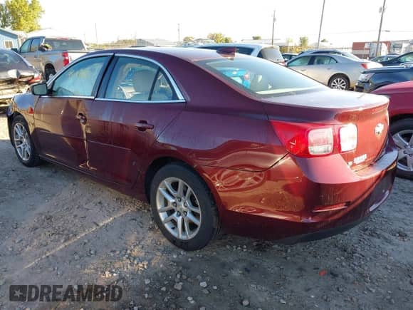 2015 Chevrolet Malibu LT z VIN 1G11C5SL8FF182240, wystawiony jako IAAI lot #43407902 z przebiegiem 132 583 mil mil oraz . Historia ofert i sprzedaży dostępna na DreamBid. Obrazek 3.