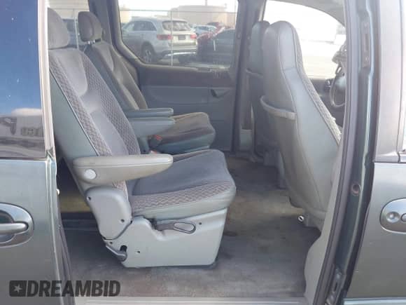 2000 Dodge Caravan SE with VIN 2B4GP44G5YR716285, listed as a IAAI auction lot 43257663 with 210,936 mi miles and . Bid and sale history available at DreamBid. Image 8.