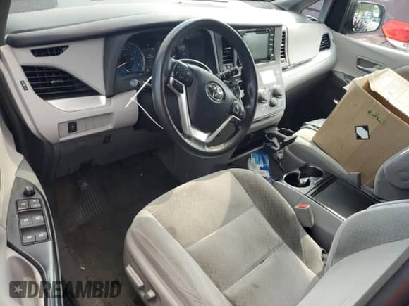 2018 Toyota Sienna LE Auto Access Seat with VIN 5TDKZ3DC7JS907427, listed as a Copart auction lot 63754995 with 88,954 mi miles and Salvage title. Bid and sale history available at DreamBid. Image 8.