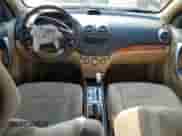 2010 Chevrolet Aveo 2LT z VIN KL1TG5DEXAB097006, wystawiony jako Copart lot #64978435 z przebiegiem 80 735 mil mil oraz Szkoda całkowita • Salvage title. Historia ofert i sprzedaży dostępna na DreamBid. Obrazek 8.