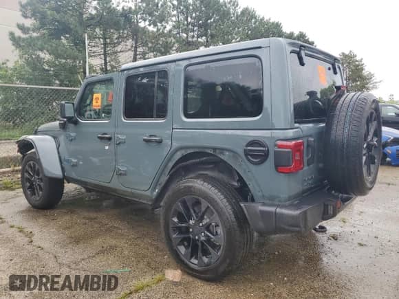 2025 Jeep Wrangler Sahara with VIN 1C4RJXP6XSW586133, listed as a Copart auction lot 69372395 with Not provided miles and Clean title. Bid and sale history available at DreamBid. Image 2.