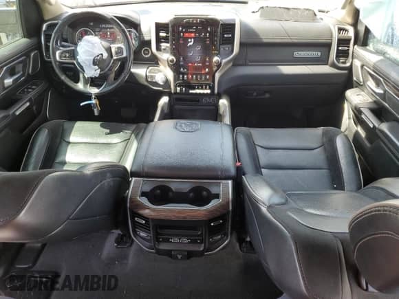 2020 Ram 1500 Laramie z VIN 1C6SRFJM6LN208434, wystawiony jako Copart lot #58059085 z przebiegiem 64 786 mil mil oraz Szkoda całkowita • Salvage title. Historia ofert i sprzedaży dostępna na DreamBid. Obrazek 8.