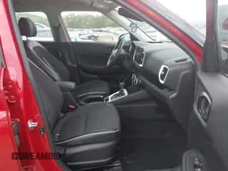 2022 Hyundai Venue SEL z VIN KMHRC8A35NU203595, wystawiony jako IAAI lot #43299353 z przebiegiem 57 760 mil mil oraz . Historia ofert i sprzedaży dostępna na DreamBid. Obrazek 5.