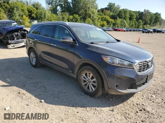 2019 Kia Sorento LX z VIN 5XYPGDA57KG469014, wystawiony jako Copart lot #71555555 z przebiegiem 149 126 mil mil oraz Czysty tytuł • Clean title. Historia ofert i sprzedaży dostępna na DreamBid. Obrazek 4.