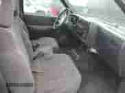 1996 Chevrolet S-10 LS с VIN 1GCDT14W5T8193832, выставлен на аукционе Copart как лот 47876805 с пробегом 255 857 миль миль и Списание • Salvage title. История ставок и продаж доступна на DreamBid. Изображение 10.