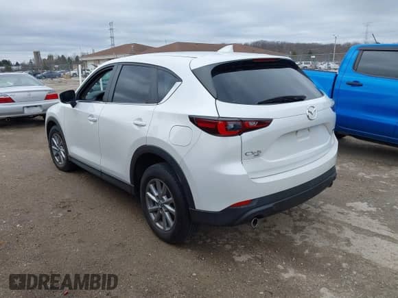 2023 Mazda CX-5 S Carbon Edition z VIN JM3KFBCM8P0187510, wystawiony jako IAAI lot #42628848 z przebiegiem 42 972 mil mil oraz . Historia ofert i sprzedaży dostępna na DreamBid. Obrazek 3.
