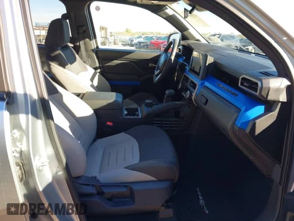 2025 Toyota Tacoma SR z VIN 3TMLB5JN9SM119566, wystawiony jako IAAI lot #43569506 z przebiegiem 12 312 mil mil oraz . Historia ofert i sprzedaży dostępna na DreamBid. Obrazek 5.