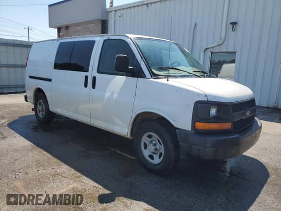 2006 Chevrolet Express Cargo с VIN 1GCFG15X861178565, выставлен на аукционе Copart как лот 70487165 с пробегом Не указан миль и Списание • Salvage title. История ставок и продаж доступна на DreamBid. Изображение 4.