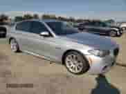2016 BMW 5 Series 550i z VIN WBAKN9C52GD961818, wystawiony jako Copart lot #71249655 z przebiegiem 70 544 mil mil oraz Czysty tytuł • Clean title. Historia ofert i sprzedaży dostępna na DreamBid. Obrazek 4.