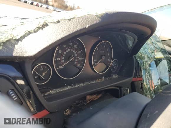 2013 BMW 3 Series 328i xDrive с VIN WBA3B5G58DNS04346, выставлен на аукционе Copart как лот 77405664 с пробегом Не указан миль и На запчасти • Non repairable. История ставок и продаж доступна на DreamBid. Изображение 9.