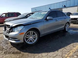 2014 Mercedes-Benz C 250 Sport с VIN WDDGF4HB3EG245034, выставлен на аукционе Copart как лот 85295885 с пробегом 97 912 миль миль и Чистый • Clean title. История ставок и продаж доступна на DreamBid. Изображение 1.