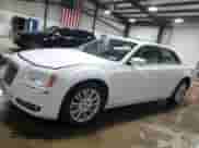 2014 Chrysler 300 z VIN 2C3CCARG9EH352978, wystawiony jako Copart lot #86805045 z przebiegiem 62 940 mil mil oraz Szkoda całkowita • Salvage title. Historia ofert i sprzedaży dostępna na DreamBid. Obrazek 1.