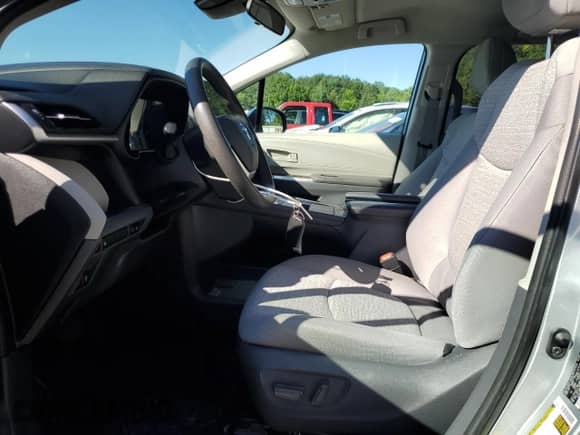 2021 Toyota Sienna LE with VIN 5TDKSKFC9MS013865, listed as a Copart auction lot 65688565 with 211,791 mi miles and Salvage title. Bid and sale history available at DreamBid. Image 7.