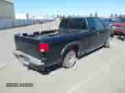 2002 Chevrolet S-10 LS с VIN 1GCCS19W128110211, выставлен на аукционе IAAI как лот 42333577 с пробегом 190 676 миль миль и . История ставок и продаж доступна на DreamBid. Изображение 4.
