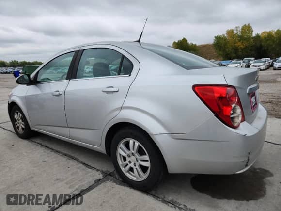 2013 Chevrolet Sonic LT с VIN 1G1JC5SG3D4135841, выставлен на аукционе Copart как лот 85535005 с пробегом 181 942 миль миль и Чистый • Clean title. История ставок и продаж доступна на DreamBid. Изображение 2.