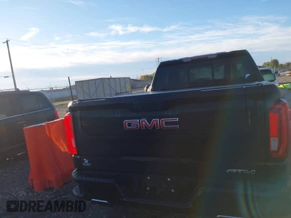 2020 GMC Sierra 1500 AT4 z VIN 1GTP9EED7LZ116440, wystawiony jako IAAI lot #43374469 z przebiegiem 63 184 mil mil oraz . Historia ofert i sprzedaży dostępna na DreamBid. Obrazek 17.