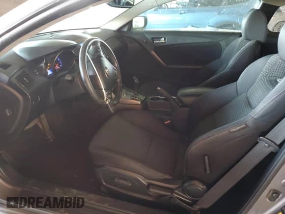 2012 Hyundai Genesis Coupe R-Spec с VIN KMHHT6KD5CU069997, выставлен на аукционе Copart как лот 62476295 с пробегом 154 483 миль миль и Чистый • Clean title. История ставок и продаж доступна на DreamBid. Изображение 7.