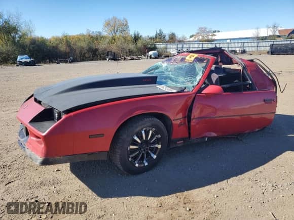 1982 Chevrolet Camaro z VIN 1G1AP8773CN136480, wystawiony jako Copart lot #86254085 z przebiegiem 113 416 mil mil oraz Szkoda całkowita • Salvage title. Historia ofert i sprzedaży dostępna na DreamBid. Obrazek 1.