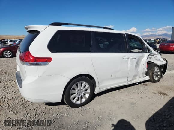 2011 Toyota Sienna LE z VIN 5TDJK3DC9BS017061, wystawiony jako Copart lot #81839295 z przebiegiem Nie podano mil oraz Szkoda całkowita • Salvage title. Historia ofert i sprzedaży dostępna na DreamBid. Obrazek 3.