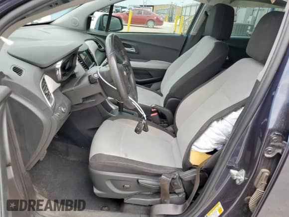 2018 Chevrolet Trax LS с VIN 3GNCJKSB7JL231672, выставлен на аукционе Copart как лот 80119635 с пробегом 73 874 миль миль и Списание • Salvage title. История ставок и продаж доступна на DreamBid. Изображение 7.