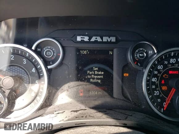 2024 Ram 1500 Tradesman z VIN 1C6SRECG3RN194874, wystawiony jako Copart lot #69112194 z przebiegiem 6 304 mil mil oraz Szkoda całkowita • Salvage title. Historia ofert i sprzedaży dostępna na DreamBid. Obrazek 9.