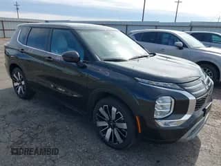 2025 Mitsubishi Outlander SE z VIN JA4J3VA87SZ030697, wystawiony jako IAAI lot #42477003 z przebiegiem 380 mil mil oraz . Historia ofert i sprzedaży dostępna na DreamBid. Obrazek 1.