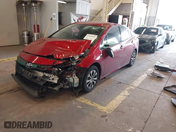 2018 Toyota Prius Plus z VIN JTDKARFP5J3077221, wystawiony jako IAAI lot #42544838 z przebiegiem 84 902 mil mil oraz . Historia ofert i sprzedaży dostępna na DreamBid. Obrazek 2.