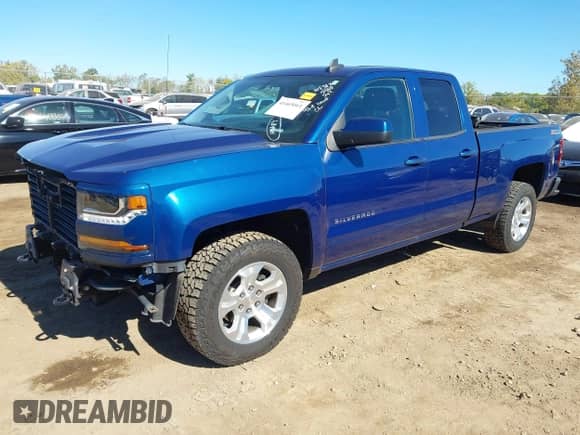 2017 Chevrolet Silverado 1500 LT z VIN 1GCVKREC4HZ396769, wystawiony jako IAAI lot #43465061 z przebiegiem 126 379 mil mil oraz . Historia ofert i sprzedaży dostępna na DreamBid. Obrazek 18.