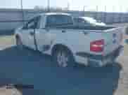 2004 Ford F-150 STX z VIN 1FTRF02W24KD78421, wystawiony jako IAAI lot #41834609 z przebiegiem 213 676 mil mil oraz . Historia ofert i sprzedaży dostępna na DreamBid. Obrazek 3.