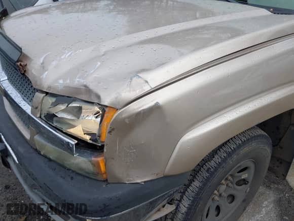 2005 Chevrolet Silverado 1500 LT with VIN 2GCEK13T951250845, listed as a IAAI auction lot 41093130 with 131,092 mi miles and . Bid and sale history available at DreamBid. Image 6.