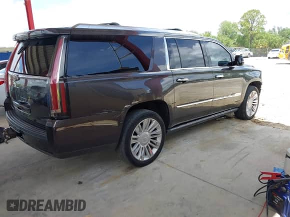 2016 Cadillac Escalade ESV Platinum с VIN 1GYS4KKJ8GR294939, выставлен на аукционе IAAI как лот 42754303 с пробегом 149 270 миль миль и . История ставок и продаж доступна на DreamBid. Изображение 4.