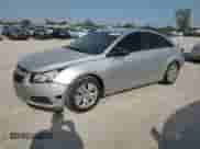 2012 Chevrolet Cruze LS с VIN 1G1PC5SH9C7402268, выставлен на аукционе Copart как лот 71008674 с пробегом 161 711 миль миль и Списание • Salvage title. История ставок и продаж доступна на DreamBid. Изображение 1.