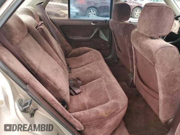 1993 Honda Accord z VIN 1HGCB7654PA037013, wystawiony jako Copart lot #65439485 z przebiegiem 194 701 mil mil oraz Nie do naprawy • Non repairable. Historia ofert i sprzedaży dostępna na DreamBid. Obrazek 10.