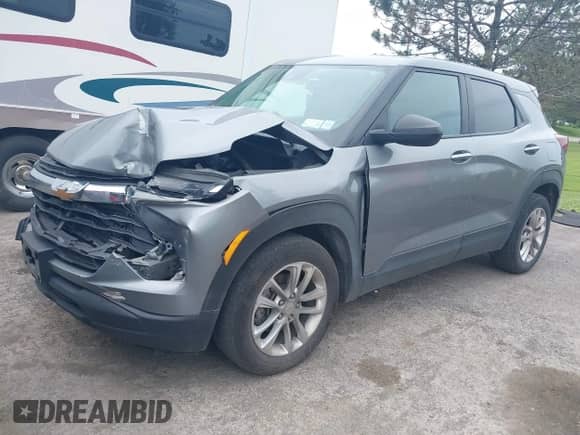 2024 Chevrolet TrailBlazer LS z VIN KL79MMS22RB064329, wystawiony jako IAAI lot #42603628 z przebiegiem 55 862 mil mil oraz . Historia ofert i sprzedaży dostępna na DreamBid. Obrazek 18.