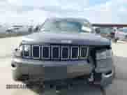 2018 Jeep Grand Cherokee Laredo z VIN 1C4RJEAG7JC450922, wystawiony jako IAAI lot #41169294 z przebiegiem 158 689 mil mil oraz . Historia ofert i sprzedaży dostępna na DreamBid. Obrazek 6.