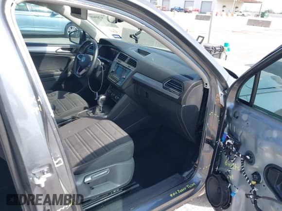 2023 Volkswagen Tiguan S с VIN 3VVRB7AX9PM132401, выставлен на аукционе IAAI как лот 41870969 с пробегом 40 533 миль миль и . История ставок и продаж доступна на DreamBid. Изображение 5.