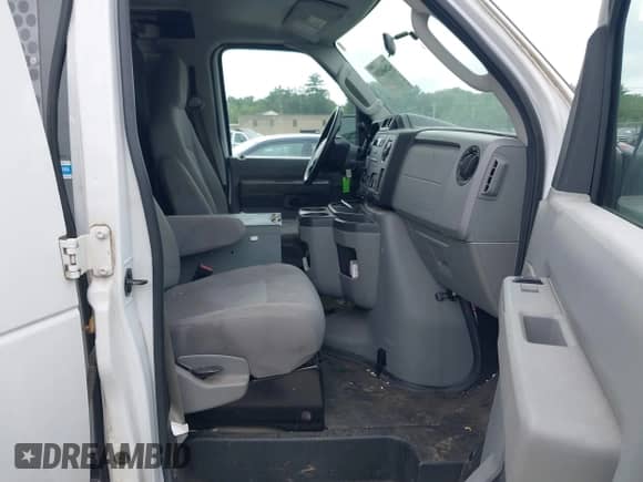 2013 Ford Econoline Cargo Commercial с VIN 1FTNE2EL1DDB27649, выставлен на аукционе IAAI как лот 42660285 с пробегом 86 639 миль миль и . История ставок и продаж доступна на DreamBid. Изображение 5.