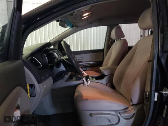 2016 Kia Sedona L с VIN KNDMA5C17G6174025, выставлен на аукционе Copart как лот 82829923 с пробегом 100 735 миль миль и Списание • Salvage title. История ставок и продаж доступна на DreamBid. Изображение 7.