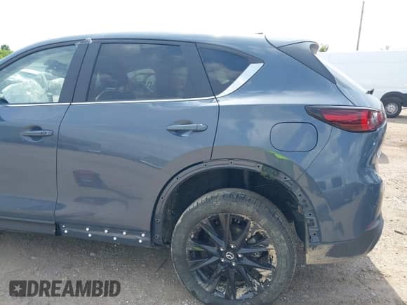 2025 Mazda CX-5 S Carbon Edition z VIN JM3KFBCM4S0679413, wystawiony jako IAAI lot #43019149 z przebiegiem 4 561 mil mil oraz . Historia ofert i sprzedaży dostępna na DreamBid. Obrazek 19.
