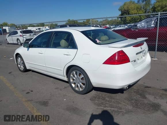 2006 Honda Accord EX-L with VIN 1HGCM66586A055596, listed as a IAAI auction lot 43377797 with 205,718 mi miles and . Bid and sale history available at DreamBid. Image 3.