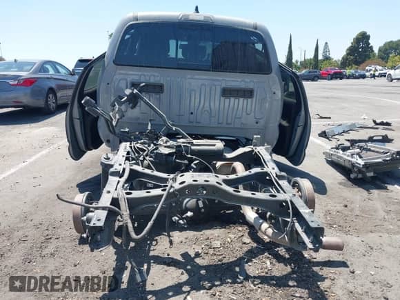 2021 Toyota Tacoma SR5 с VIN 3TYBZ5DN8MT000904, выставлен на аукционе IAAI как лот 42651517 с пробегом 68 366 миль миль и . История ставок и продаж доступна на DreamBid. Изображение 18.