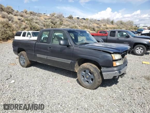 2005 Chevrolet Silverado 1500 LS z VIN 2GCEC19V651163006, wystawiony jako Copart lot #80392805 z przebiegiem 236 881 mil mil oraz Szkoda całkowita • Salvage title. Historia ofert i sprzedaży dostępna na DreamBid. Obrazek 4.